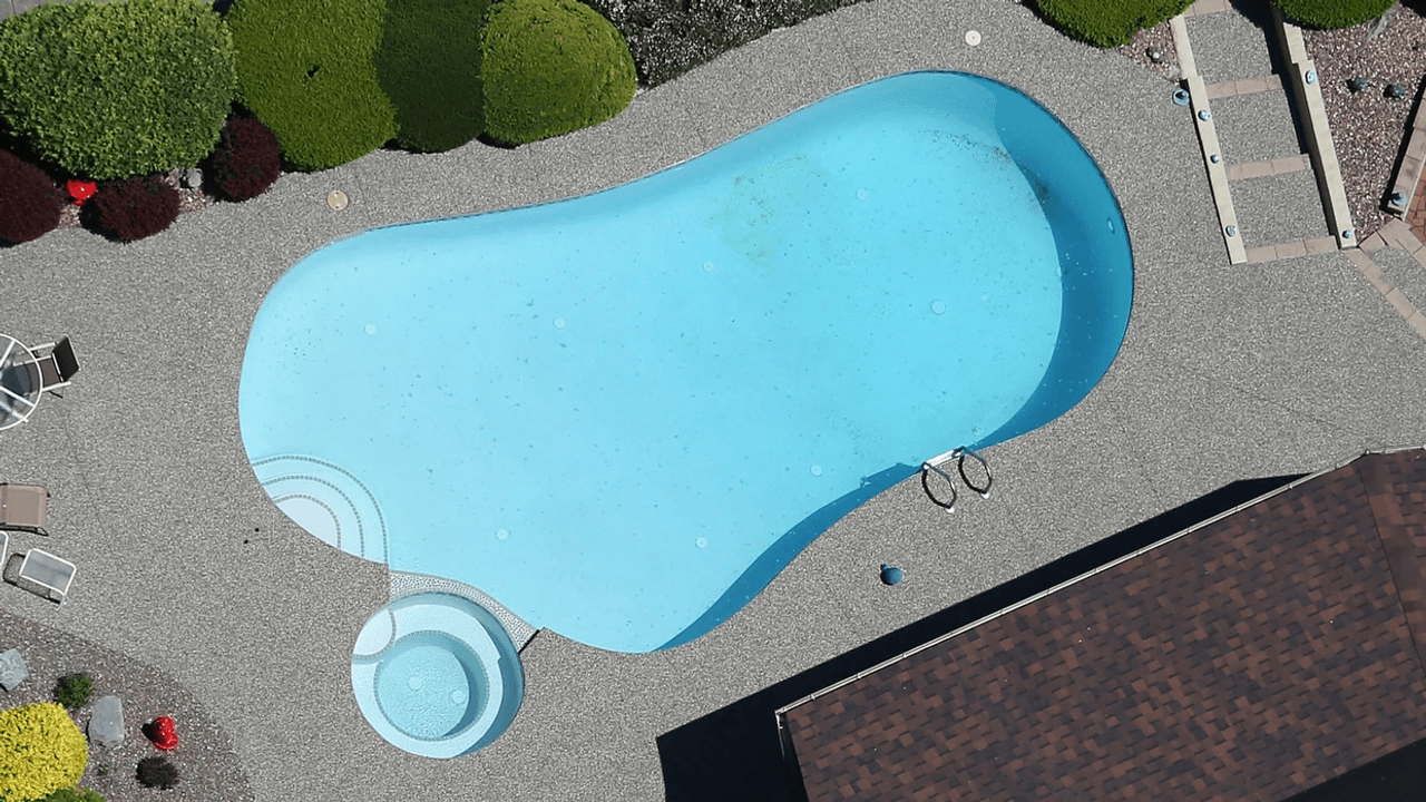 Kentucky woman pleads guilty to defrauding 50-plus pool business customers