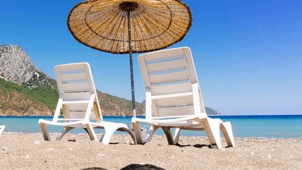 Man Planned to Propose to Girlfriend on Vacation After His Cancer Diagnosis. Then, She Died Mid-Getaway