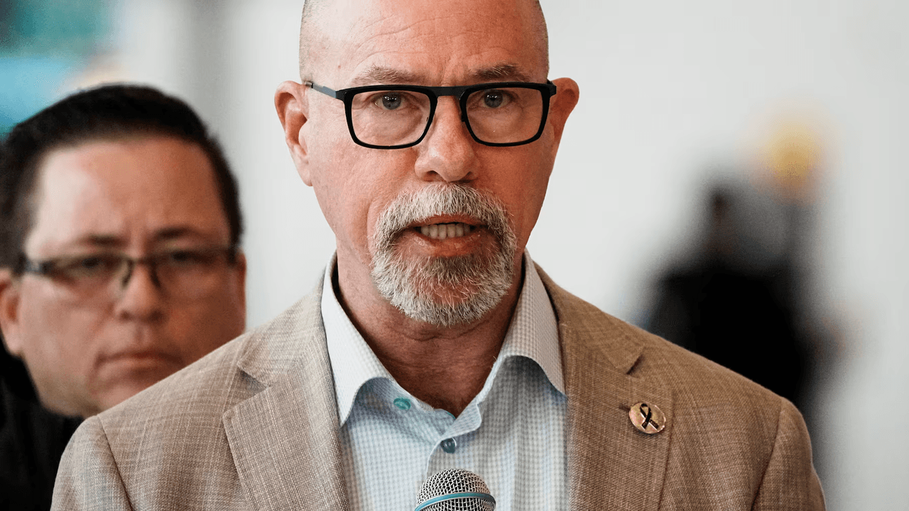 US senators seek probe into FAA administrator stock sale