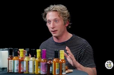 Jeremy Allen White Recalls Fine Dining Host in Chicago Cussing Him Out Before He Starred on ‘The Bear’ | Video
