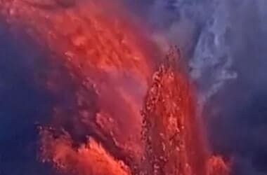 Kilauea volcano eruption knocks out camera