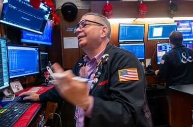 Dow drops 400 points, giving up earlier gain on concern about bad loans in banking industry: Live updates - CNBC
