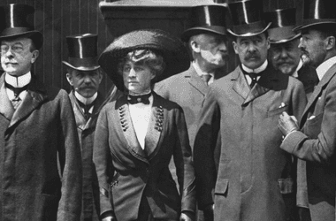 Mansions, parties, and fine dining: Vintage photos show how America's wealthiest business tycoons lived it up during the Gilded Age