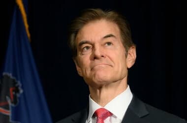 CMS Admin Dr. Oz leaps into action during Trump rally to assist someone in the crowd