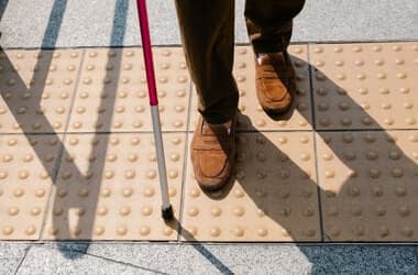 AI can describe a picture, but it still struggles to understand blind users
